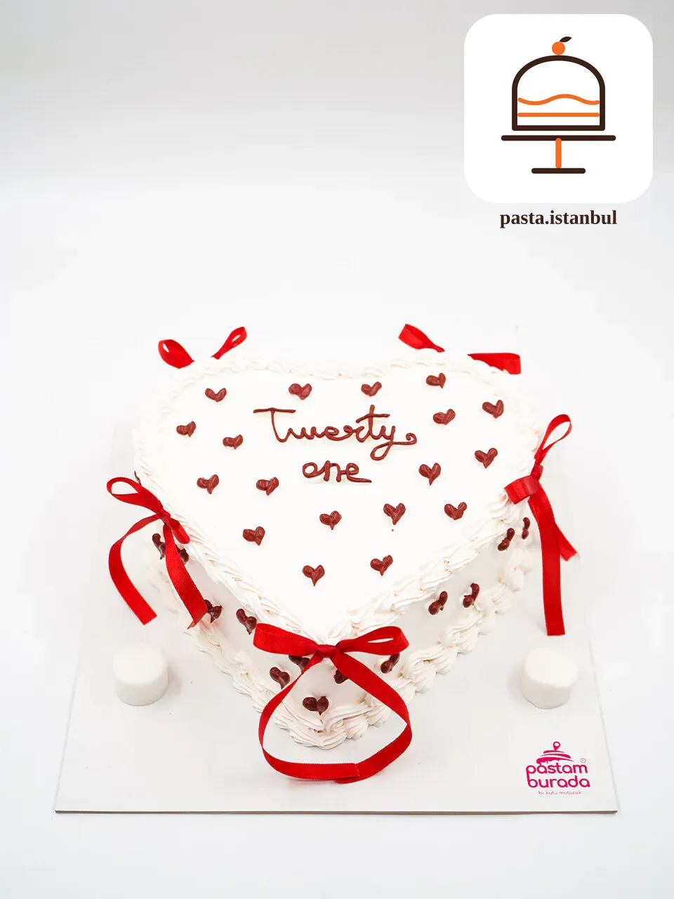 Kurdele Ve Kalp Detay Naked Cake