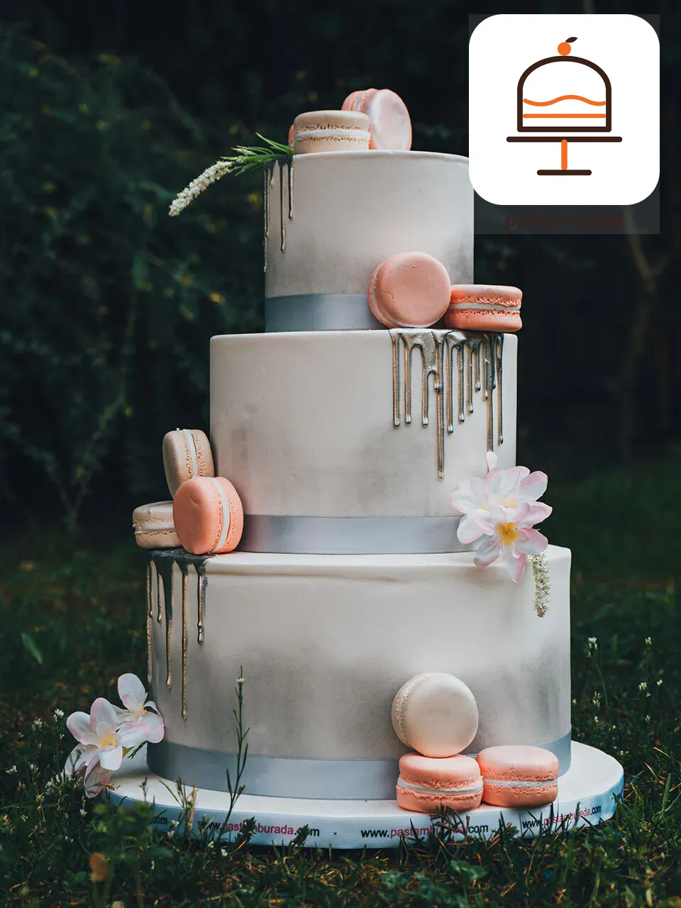 Çiçek ve Macaron Temalı Pasta